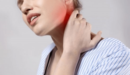 Bei Osteochondrose treten Schmerzen und Schultern auf