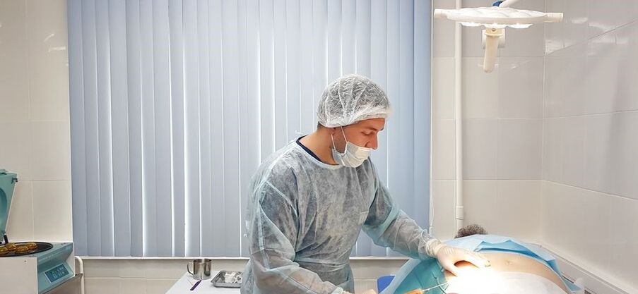 Fettgewebeentnahme zur SVF-Behandlung von Arthrose des Kniegelenks