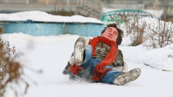 Sturz als Ursache einer spinalen Osteochondrose.